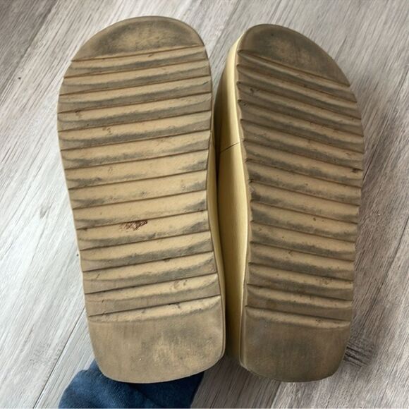 Gia Borghini Chunky Slide Stitched Puffy Sandals Yellow Cream - Picture 8 of 9